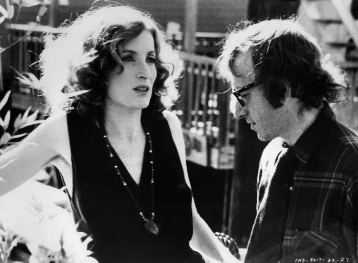 Woody Allen (Allan), Viva (Jennifer) zdroj: imdb.com