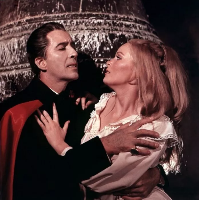 Christopher Lee (Dracula), Veronica Carlson (Maria) zdroj: imdb.com