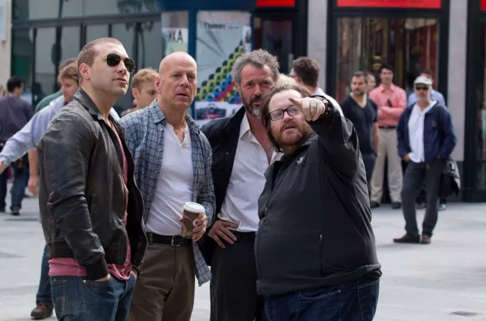 Bruce Willis (John McClane), John Moore, Sebastian Koch (Komarov), Jai Courtney (Jack McClane) zdroj: imdb.com