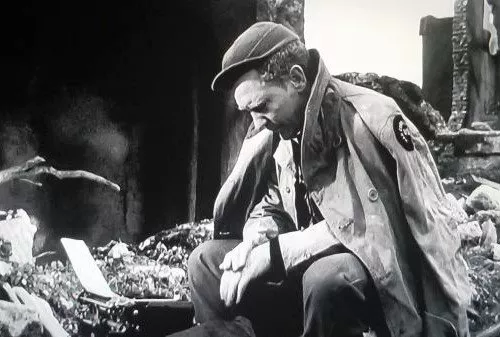 Burgess Meredith (Ernie Pyle - Scripps-Howard War Correspondent) zdroj: imdb.com