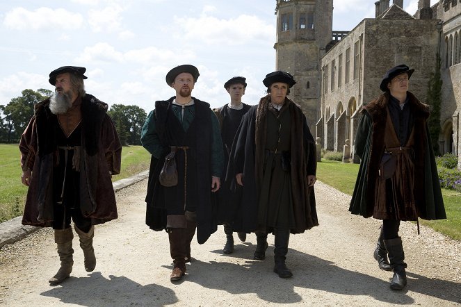 Paul Ritter (Sir John Seymour), Thomas Brodie-Sangster (Rafe Sadler), Mark Rylance (Thomas Cromwell), Ed Speleers (Edward Seymour)