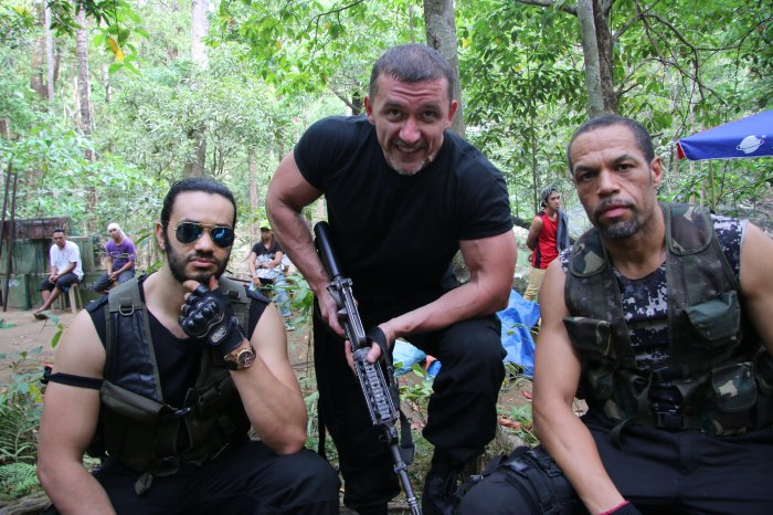 Emanuel Bettencourt (Cole’s Bodyguard #2), Hafedh Dakhlaoui (Cole’s Bodyguard), Michael Dyakonov (Anton) zdroj: imdb.com