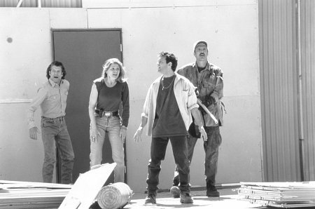 Helen Shaver (Kate ’White’ Reilly), Chris Gartin (Grady Hoover), Michael Gross (Burt Gummer), Fred Ward (Earl Bassett) zdroj: imdb.com