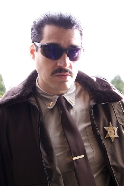 Sage Brocklebank (Deputy Jacobs) zdroj: imdb.com