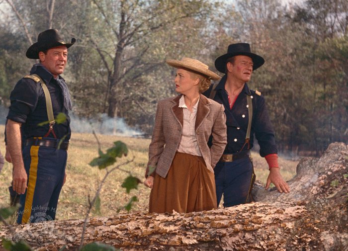 William Holden (Maj. Henry Kendall), John Wayne (Col. John Marlowe), Constance Towers (Hannah Hunter) zdroj: imdb.com