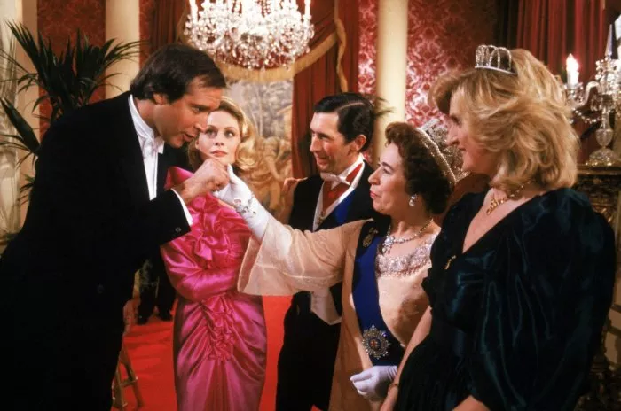 Chevy Chase (Clark Griswold), Beverly D’Angelo, Jeannette Charles (Queen Elizabeth), Peter Hugo (Prince Charles), Julie Wooldridge (Princess Di) zdroj: imdb.com