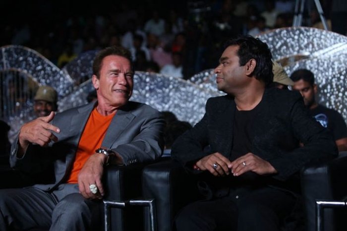 Arnold Schwarzenegger, A.R. Rahman zdroj: imdb.com 
promo k filmu