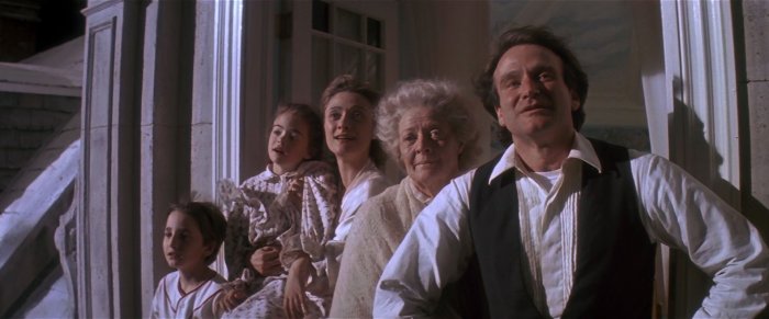 Robin Williams (Peter Banning), Maggie Smith (Granny Wendy), Charlie Korsmo (Jack ’Jackie’ Banning), Caroline Goodall (Moira Banning), Amber Scott (Maggie Banning) zdroj: imdb.com