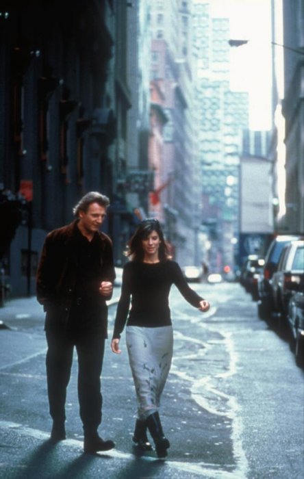 Sandra Bullock (Judy Tipp), Liam Neeson (Charlie) zdroj: imdb.com
