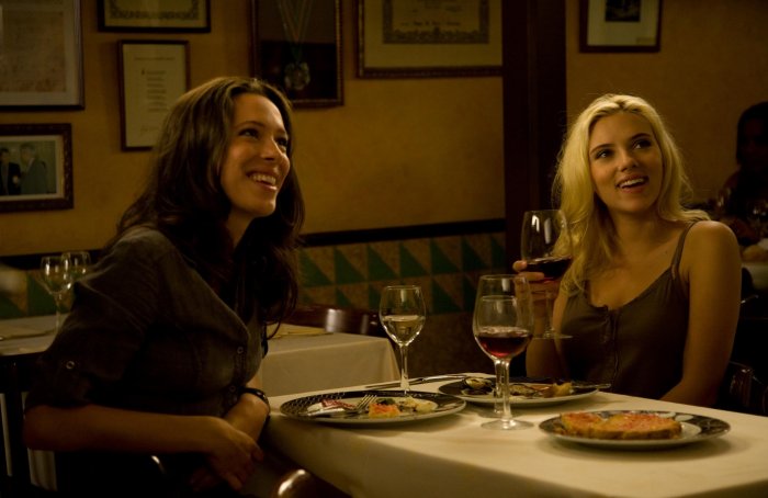 Rebecca Hall (Vicky), Scarlett Johansson (Cristina) zdroj: imdb.com