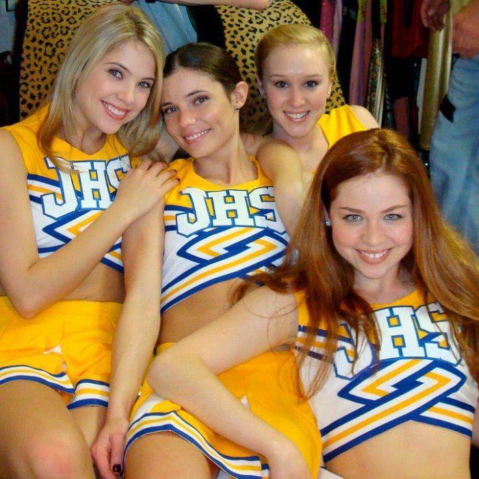 Ashley Benson (Brooke Tippit), Ashlynn Ross (Tabitha Doering), Aimee Spring Fortier (Lisa Toledo), Jessica Heap (Jeri Blackburn) zdroj: imdb.com