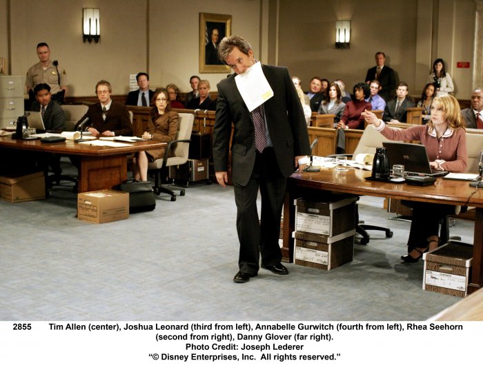 Danny Glover (Ken Hollister), Tim Allen (Dave Douglas), Annabelle Gurwitch (Justin Forrester’s Attorney), Joshua Leonard (Justin Forrester), Rhea Seehorn (Lori) zdroj: imdb.com