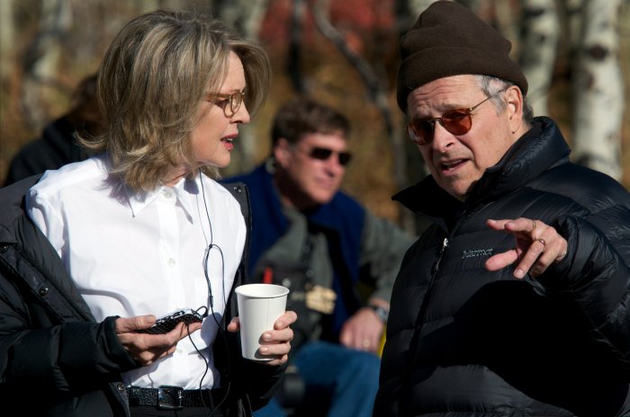 Diane Keaton (Beth), Lawrence Kasdan (Man on Street) zdroj: imdb.com