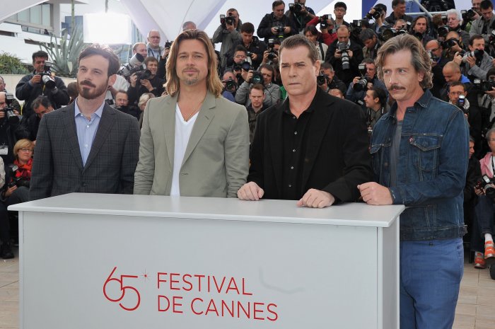 Brad Pitt (Jackie), Ray Liotta (Markie Trattman), Ben Mendelsohn (Russell), Scoot McNairy (Frankie) zdroj: imdb.com 
promo k filmu