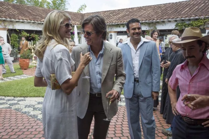 Tom Cruise (Barry Seal), Sarah Wright (Lucy Seal), Alejandro Edda (Jorge Ochoa), Mauricio Mejía (Pablo Escobar) zdroj: imdb.com