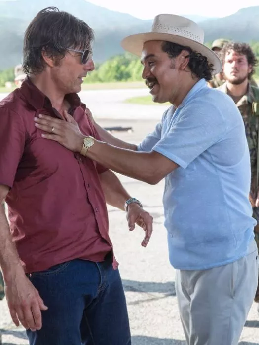 Tom Cruise (Barry Seal), Alejandro Edda (Jorge Ochoa) zdroj: imdb.com