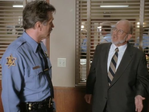 Tom Skerritt (Sheriff Jimmy Brock), Michael Keenan (Bill Pugen) zdroj: imdb.com