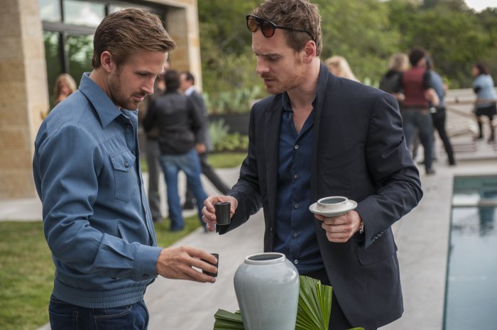 Ryan Gosling (BV), Michael Fassbender (Cook) zdroj: imdb.com