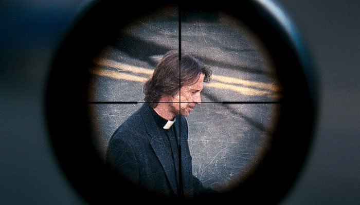 Robert Carlyle (Father MacAvoy)