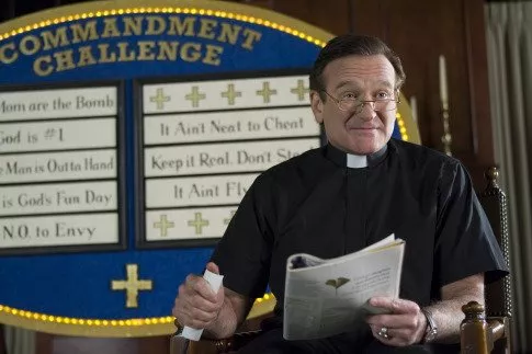 Robin Williams (Reverend Frank) zdroj: imdb.com