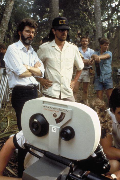 George Lucas (Missionary), Steven Spielberg (Tourist at Airport) zdroj: imdb.com