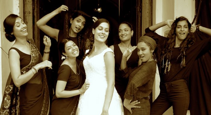Sandhya Mridul, Tannishtha Chatterjee, Anushka Manchanda, Sarah-Jane Dias, Amrit Maghera, Rajshri Deshpande, Pavleen Gujral zdroj: imdb.com