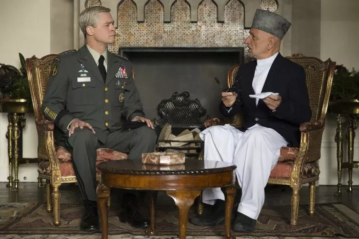 Brad Pitt (Gen. Glen McMahon), Ben Kingsley (President Karzai) zdroj: imdb.com