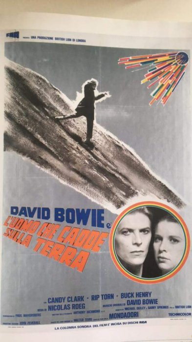 David Bowie (Thomas Jerome Newton), Candy Clark (Mary-Lou) zdroj: imdb.com