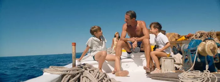 Audrey Tautou (Simone Cousteau), Lambert Wilson (Jacques-Yves Cousteau), Rafaël de Ferran (Jean-Michel Cousteau (enfant)), Ulysse Stein (Philippe Cousteau (enfant)) zdroj: imdb.com