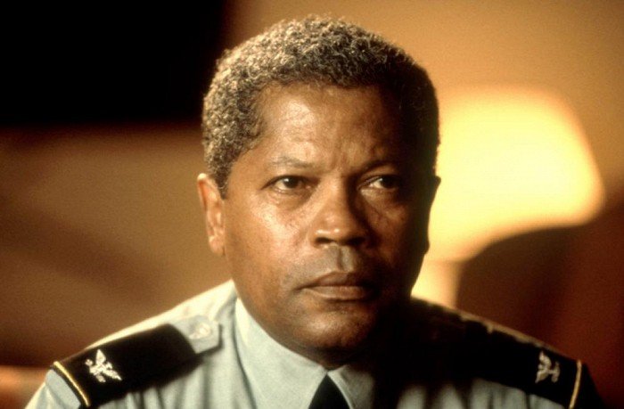 Clarence Williams III (Col. George Fowler) Photo © 1999 Paramount Pictures
