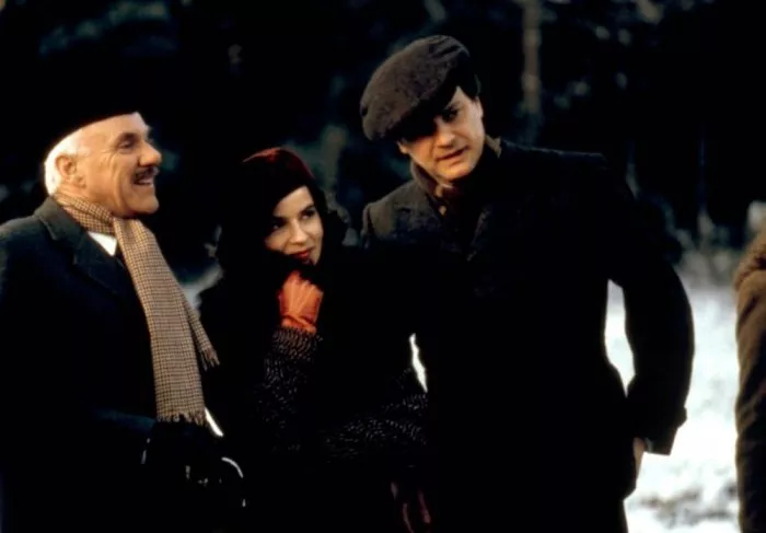 Colin Firth (Edward), Malcolm McDowell (Uncle Morris MacIntosh), Irène Jacob (Aunt Heloise) zdroj: imdb.com