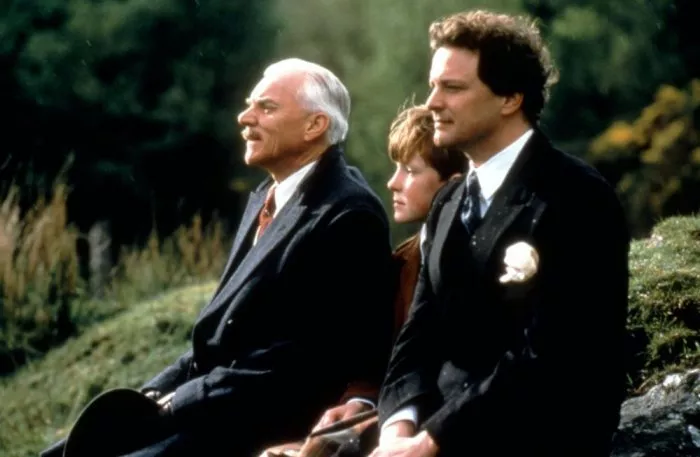 Colin Firth (Edward), Malcolm McDowell (Uncle Morris MacIntosh), Robert Norman (Fraser) zdroj: imdb.com