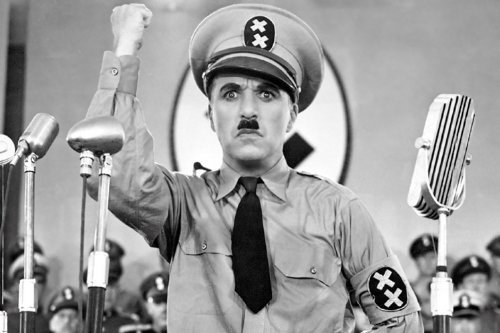 Charles Chaplin (Hynkel - Dictator of Tomania) zdroj: imdb.com