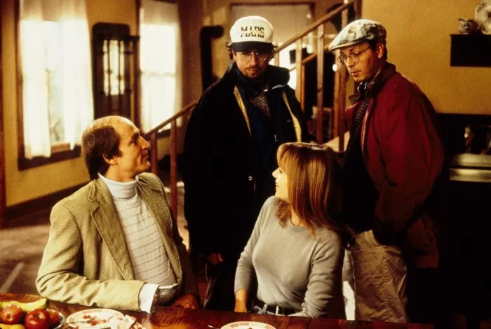 Woody Harrelson (Roy Munson), Bobby Farrelly, Vanessa Angel (Claudia), Peter Farrelly zdroj: imdb.com