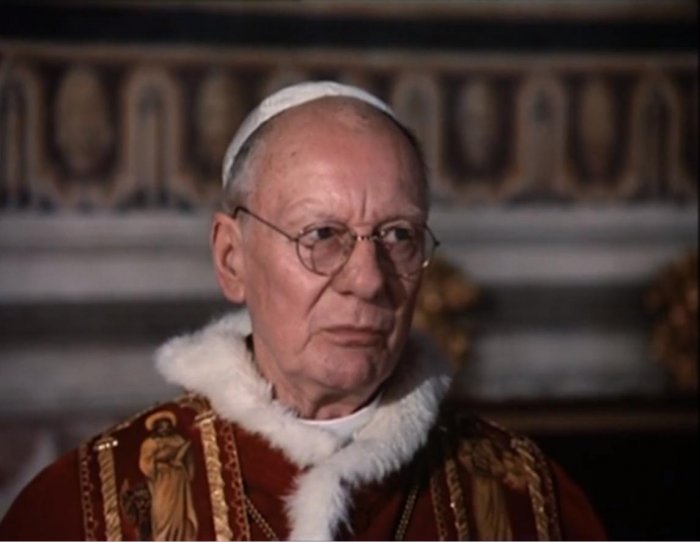 John Gielgud (Pope Pius XII) zdroj: imdb.com