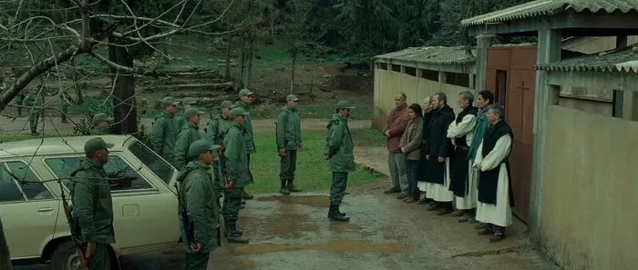 O bohoch a luďoch (2010) - Le colonel