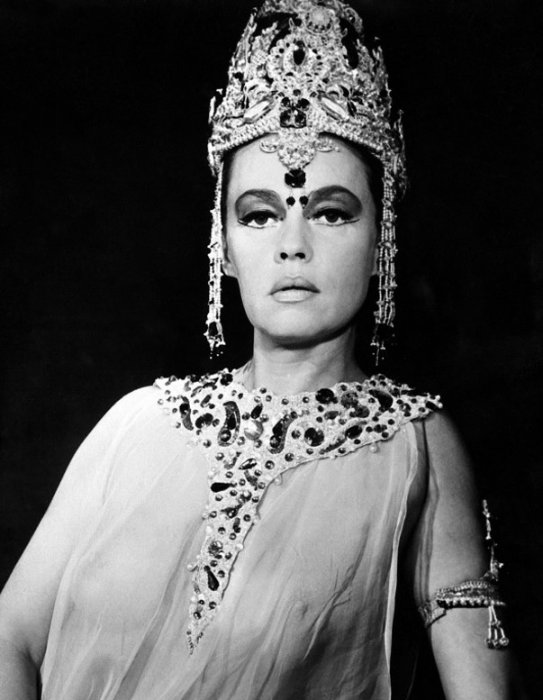 Jeanne Moreau (Mata Hari) zdroj: imdb.com 
promo k filmu