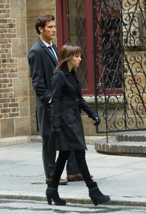 Clive Owen (Sal Frieland), Amanda Seyfried (The Girl) zdroj: imdb.com