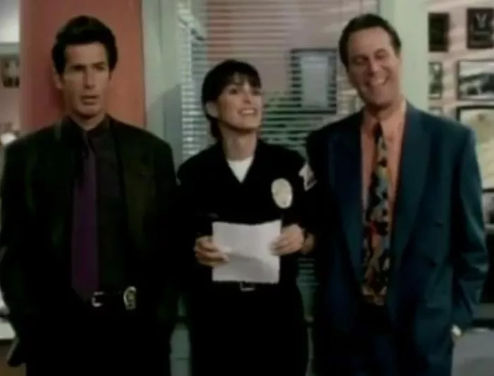 Mariska Hargitay (Officer Angela Garcia), Charles Rocket (Capt. Midian Knight), Jack Scalia (Det. Nick Bonetti) zdroj: imdb.com