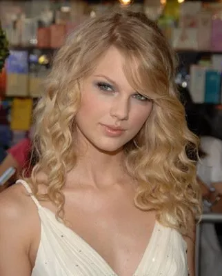 Taylor Swift zdroj: imdb.com 
promo k filmu