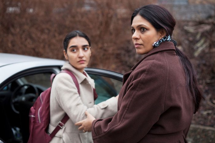 Ekavali Khanna (Mother Najma), Maria Mozhdah (Nisha) zdroj: imdb.com