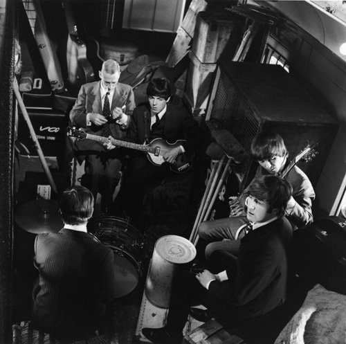 Paul McCartney (Paul), John Lennon (John), Wilfrid Brambell (Grandfather), George Harrison (George), Ringo Starr (Ringo), The Beatles (The Beatles) zdroj: imdb.com