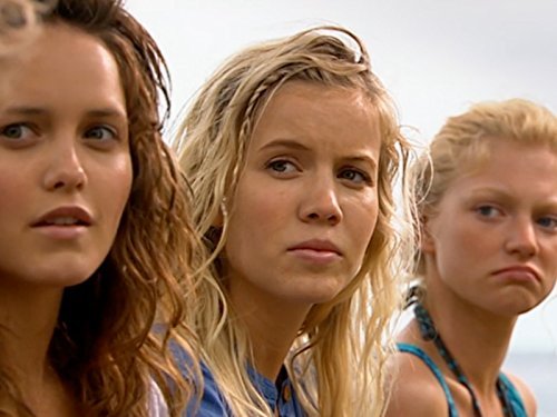 Cariba Heine (Bridget Sanchez), Rebecca Breeds (Cassie Cometti), Amy Beckwith (Lauren Power) zdroj: imdb.com