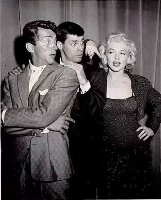 Marilyn Monroe, Jerry Lewis (Jerry Lewis - Host), Dean Martin (Dean Martin - Host) zdroj: imdb.com