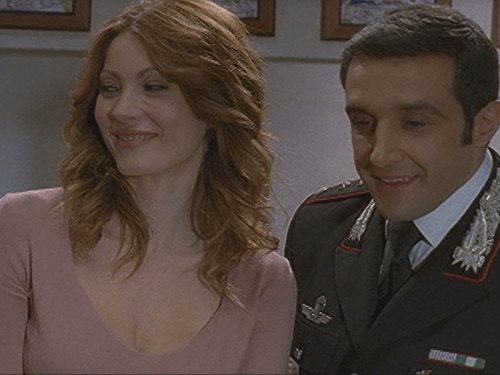 Flavio Insinna (Capitano Anceschi), Milena Miconi (Laura Respighi) zdroj: imdb.com