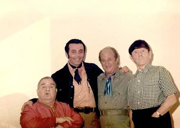 Moe Howard, Larry Fine, Joe DeRita, Al Martino, The Three Stooges zdroj: imdb.com
