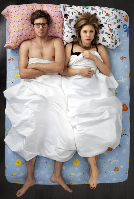 Adam Brody (Billy Jones), Lisa Joyce (Billie Smith) zdroj: imdb.com