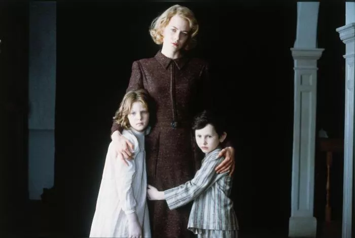 Nicole Kidman (Grace), Alakina Mann (Anne), James Bentley (Nicholas) zdroj: imdb.com
