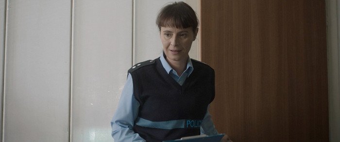 Lenka Vlasáková (policistka strážmistr Freiwaldová)