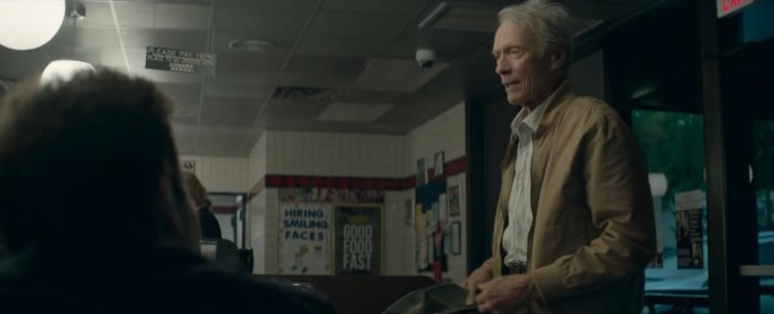 Clint Eastwood (Earl Stone), Bradley Cooper (Agent Colin Bates) zdroj: imdb.com